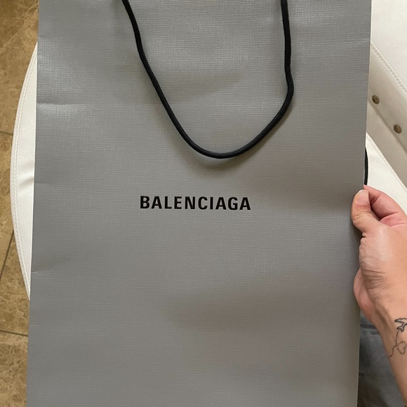 I’m selling my mini balenciaga bag - Picture 6 of 7